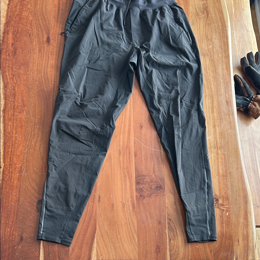 Lululemon Men's Black Jogger Pants Medium